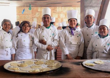 Con éxito celebran estudiantes de Gastronomía de la UTVCO el Taco Fest 2025